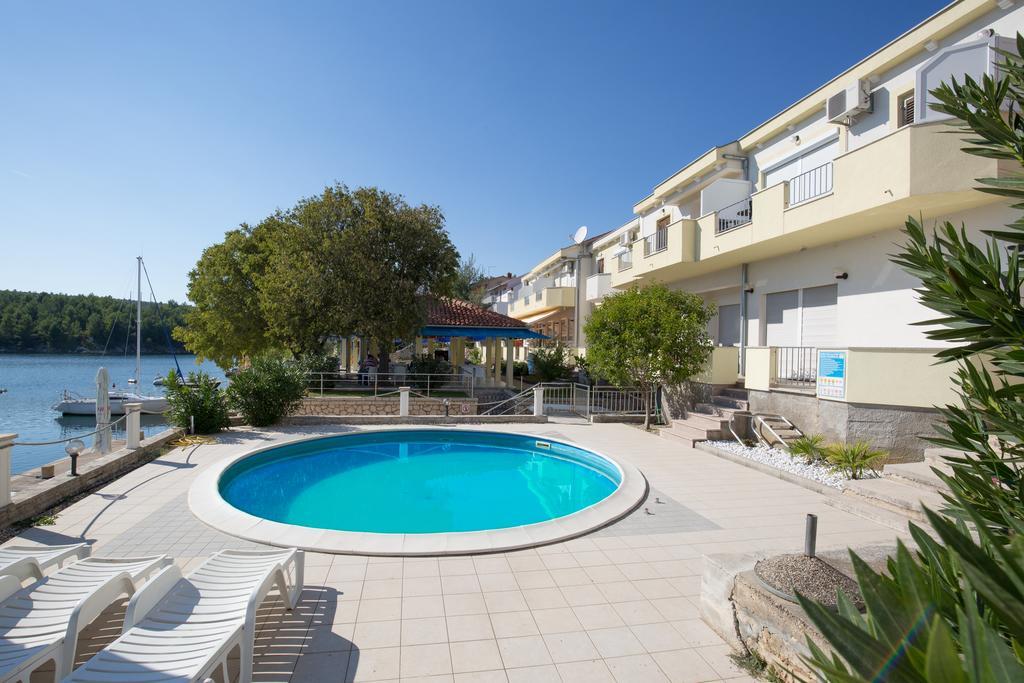 Apartments Duje Ribnica オブロヴァツ エクステリア 写真